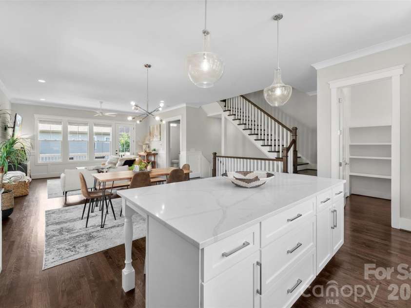 543 Greystone Road, Charlotte, NC 28209.  MLS# CAR4405427, YatesRealty ID 42193. Kitchen flows directly into spacious dining and living areas