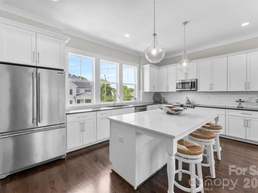 543 Greystone Road, Charlotte, NC 28209.  MLS# CAR4405427, YatesRealty ID 42193. Kitchen with tons of natural light
