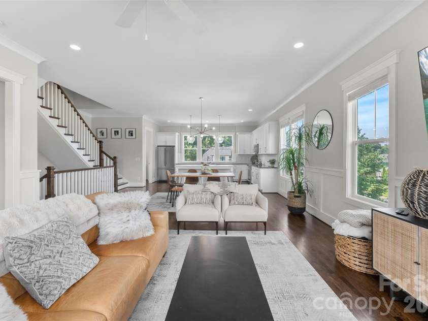 543 Greystone Road, Charlotte, NC 28209.  MLS# CAR4405427, YatesRealty ID 42193. Living Room