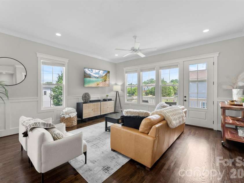 543 Greystone Road, Charlotte, NC 28209.  MLS# CAR4405427, YatesRealty ID 42193. Living room with access to covered deck