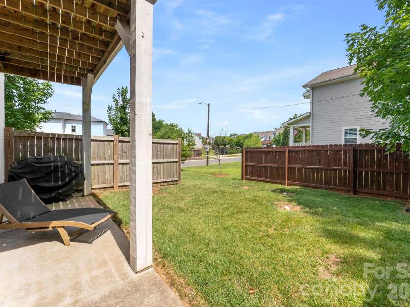 543 Greystone Road, Charlotte, NC 28209.  MLS# CAR4405427, YatesRealty ID 42193. Lower patio