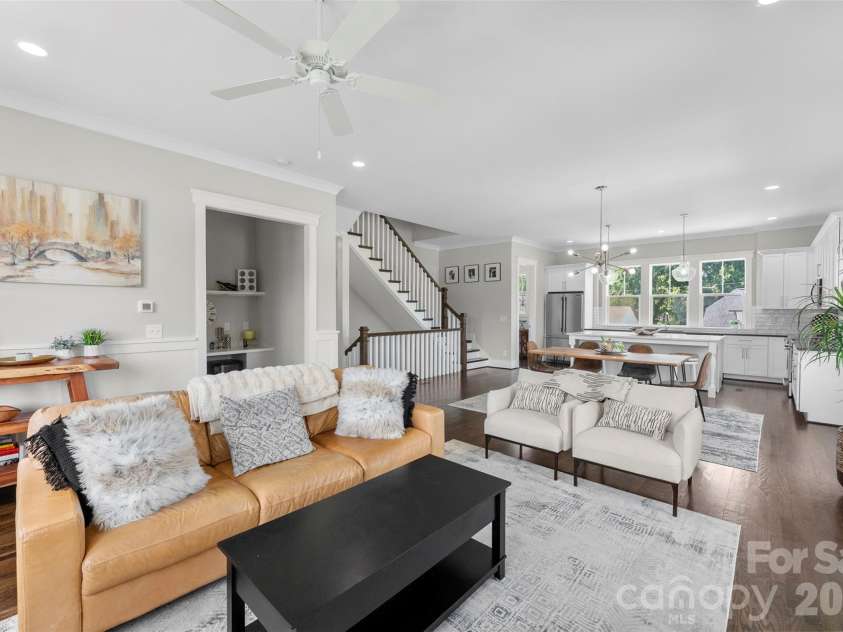 543 Greystone Road, Charlotte, NC 28209.  MLS# CAR4405427, YatesRealty ID 42193. Open floor plan with lots of natural light