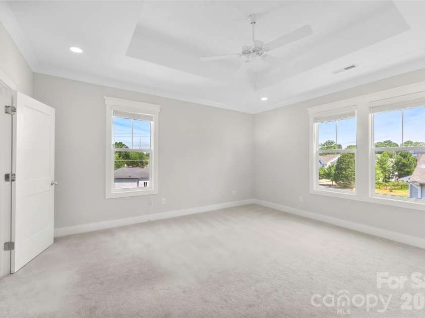 543 Greystone Road, Charlotte, NC 28209.  MLS# CAR4405427, YatesRealty ID 42193. Primary suite w/ tray ceiling