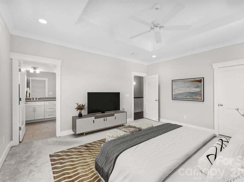 543 Greystone Road, Charlotte, NC 28209.  MLS# CAR4405427, YatesRealty ID 42193. Primary suite w/ tray ceiling