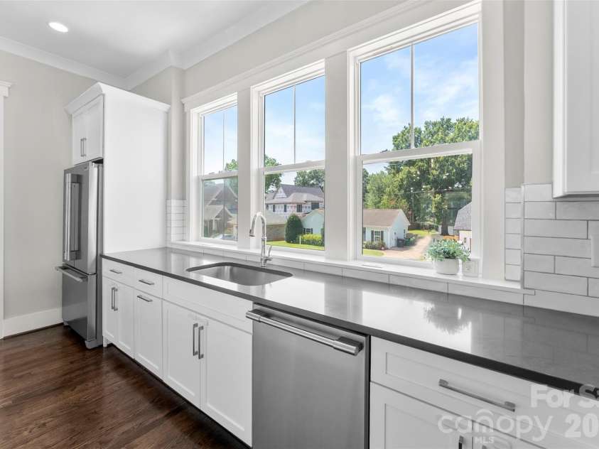 543 Greystone Road, Charlotte, NC 28209.  MLS# CAR4405427, YatesRealty ID 42193. Quarts counters