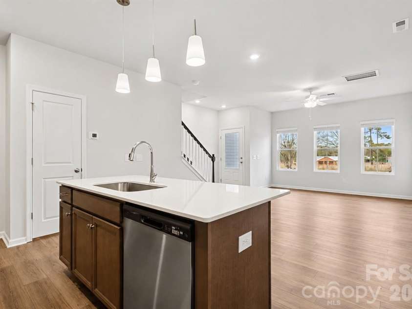 4750 Lakeview Road, Charlotte, NC 28216.  MLS# CAR4406140, YatesRealty ID 42194. 
