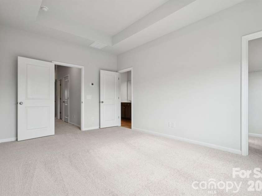 4750 Lakeview Road, Charlotte, NC 28216.  MLS# CAR4406140, YatesRealty ID 42194. 