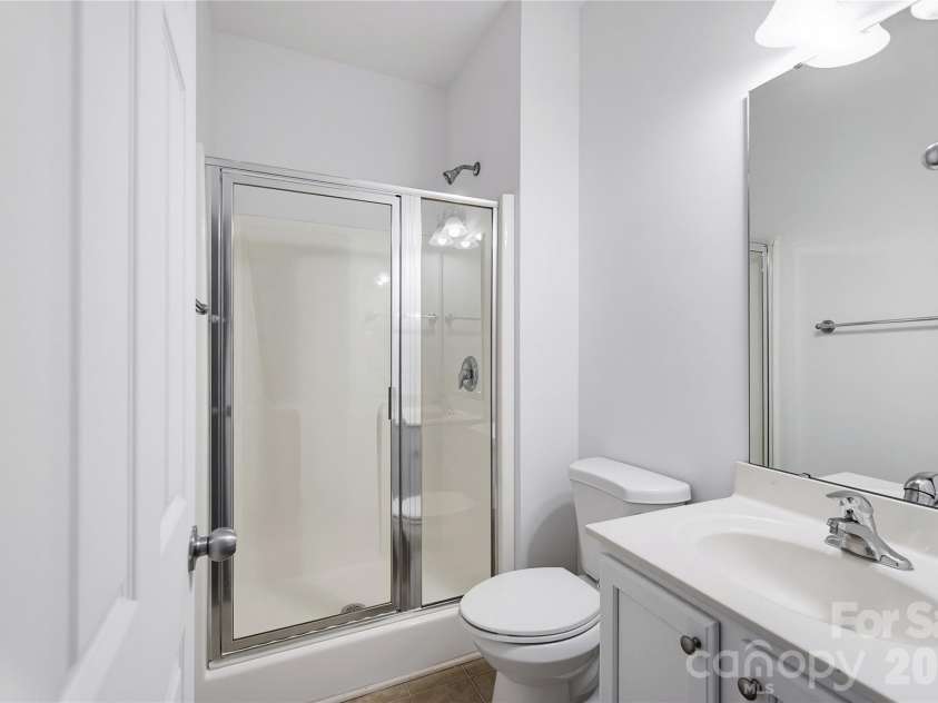 5226 Coffeeberry Lane, Charlotte, NC 28227.  MLS# CAR4401255, YatesRealty ID 42196. Main Bathroom
