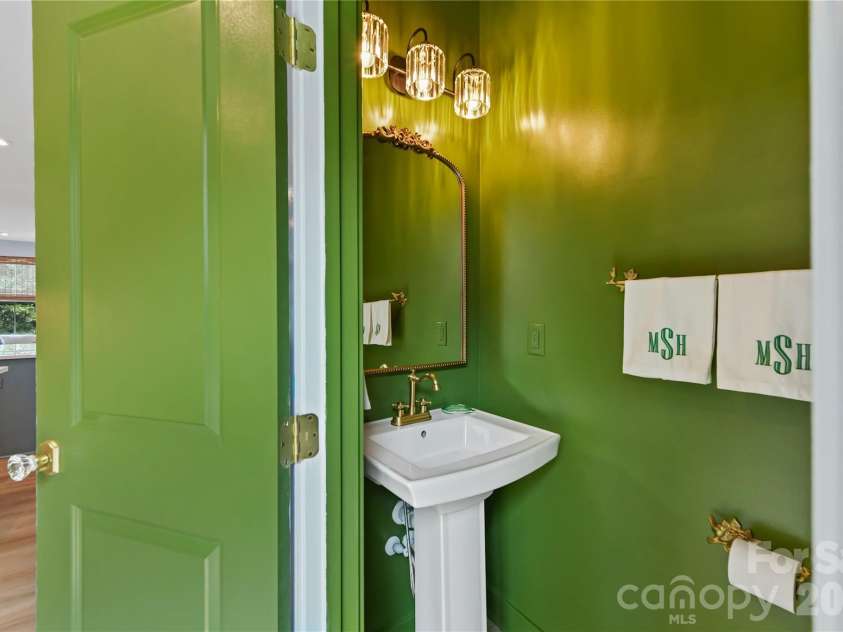 739 Anderson Street, Charlotte, NC 28205.  MLS# CAR4408710, YatesRealty ID 42197. 