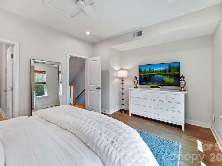 739 Anderson Street, Charlotte, NC 28205.  MLS# CAR4408710, YatesRealty ID 42197. 