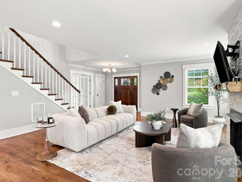 2617 Commonwealth Avenue, Charlotte, NC 28205.  MLS# CAR4408299, YatesRealty ID 42198. 