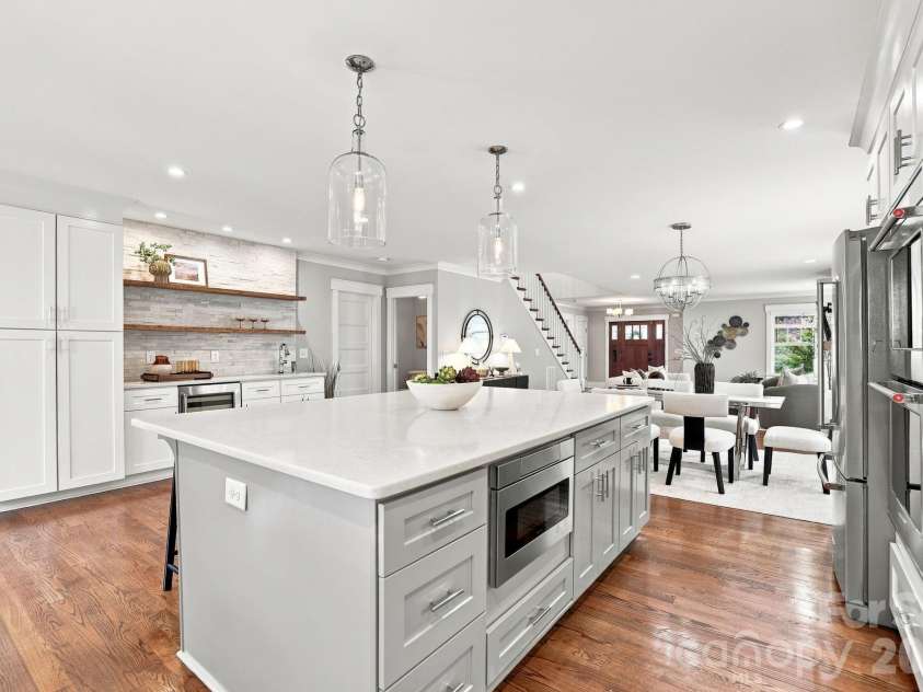 2617 Commonwealth Avenue, Charlotte, NC 28205.  MLS# CAR4408299, YatesRealty ID 42198. 
