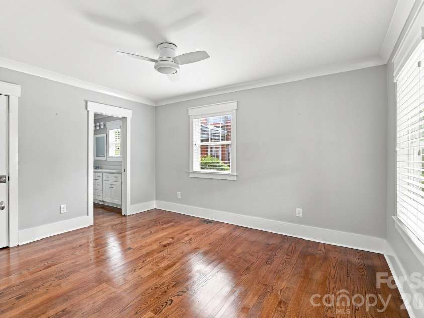 2617 Commonwealth Avenue, Charlotte, NC 28205.  MLS# CAR4408299, YatesRealty ID 42198. 