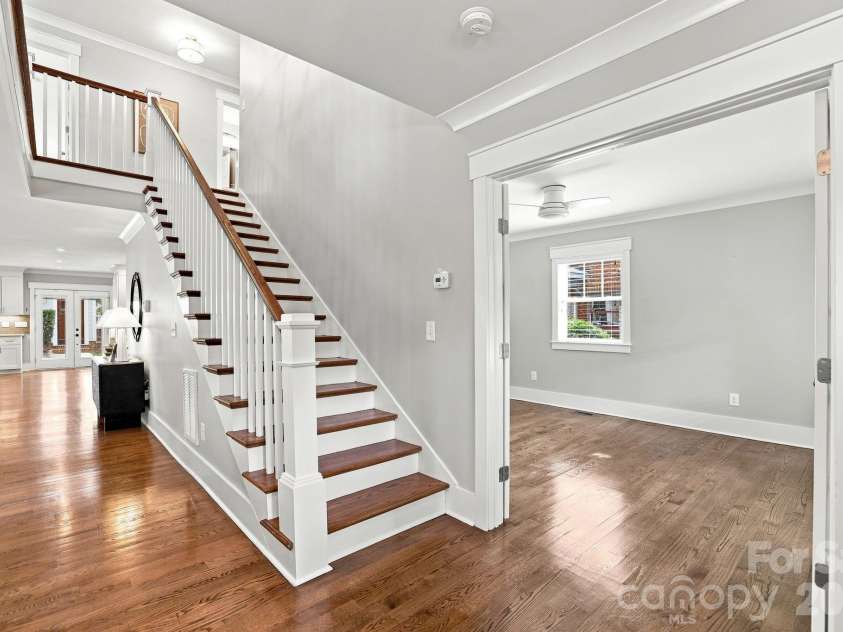 2617 Commonwealth Avenue, Charlotte, NC 28205.  MLS# CAR4408299, YatesRealty ID 42198. 