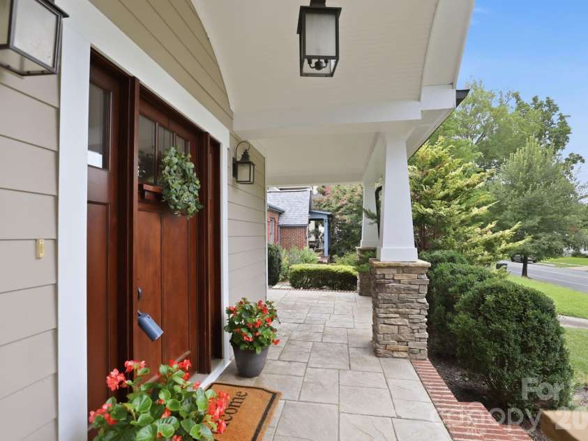 2617 Commonwealth Avenue, Charlotte, NC 28205.  MLS# CAR4408299, YatesRealty ID 42198. 