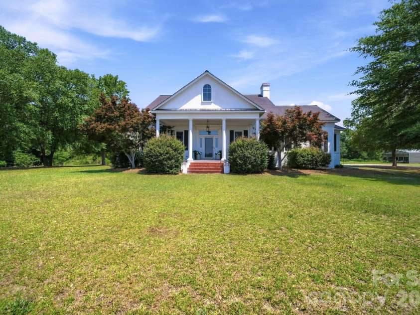 1004 Four Mile Loop, Cheraw, SC 29520.  MLS# CAR4332573, YatesRealty ID 4220. 1004 Four Mile Loop