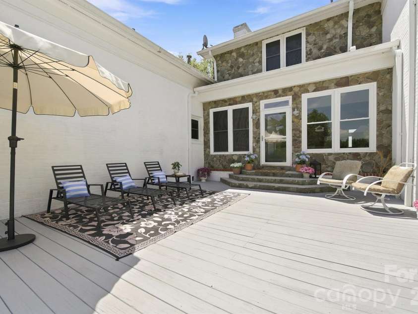 1004 Four Mile Loop, Cheraw, SC 29520.  MLS# CAR4332573, YatesRealty ID 4220. Deck for Sunning