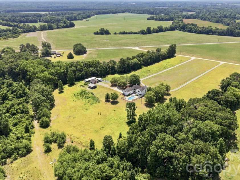 1004 Four Mile Loop, Cheraw, SC 29520.  MLS# CAR4332573, YatesRealty ID 4220. Enjoy the Privacy