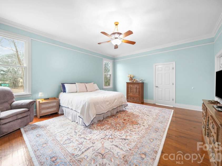 1004 Four Mile Loop, Cheraw, SC 29520.  MLS# CAR4332573, YatesRealty ID 4220. Main Floor Primary Suite