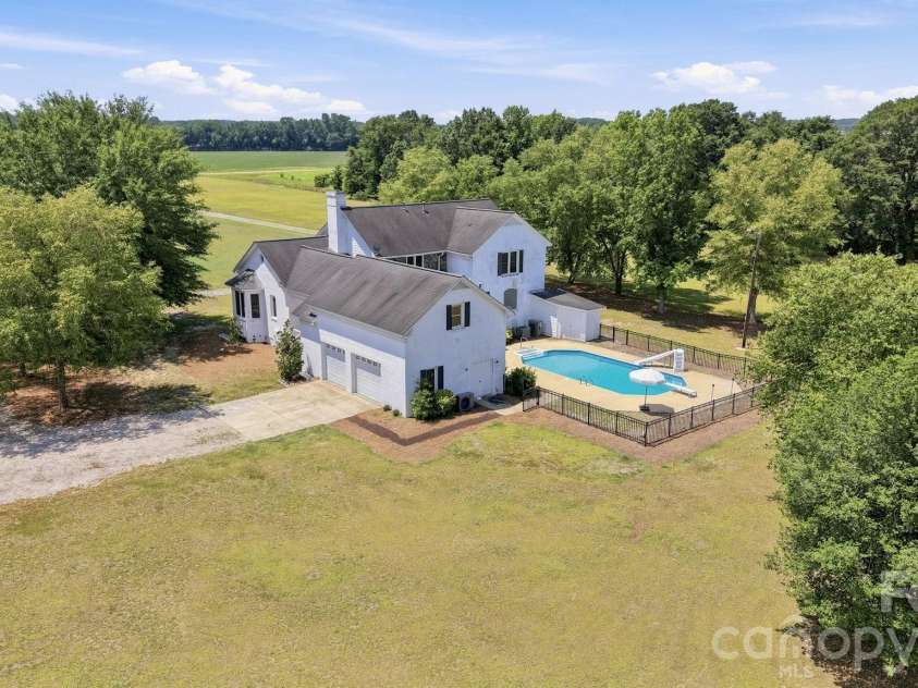 1004 Four Mile Loop, Cheraw, SC 29520.  MLS# CAR4332573, YatesRealty ID 4220. No HOA
