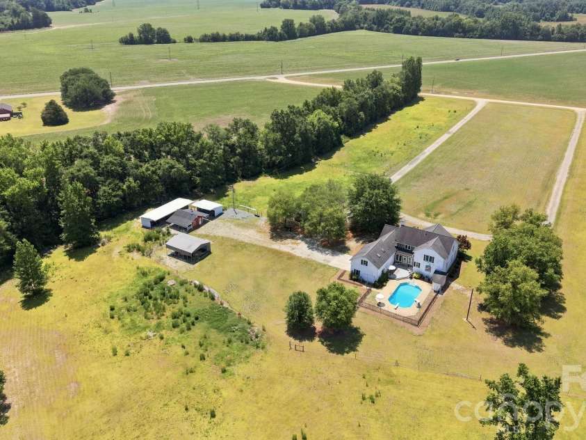 1004 Four Mile Loop, Cheraw, SC 29520.  MLS# CAR4332573, YatesRealty ID 4220. Welcome Home