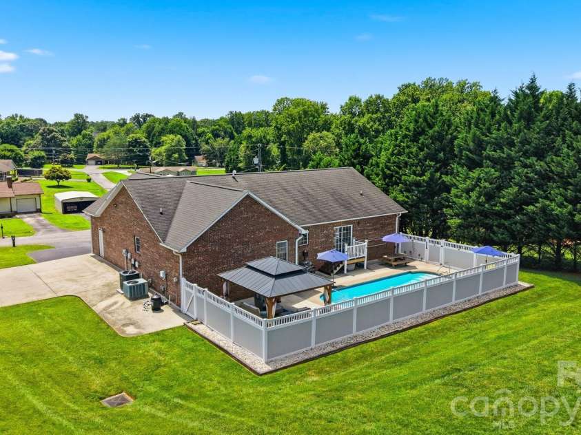3315 47th Avenue Place, Hickory, NC 28601.  MLS# CAR4409506, YatesRealty ID 42200. 