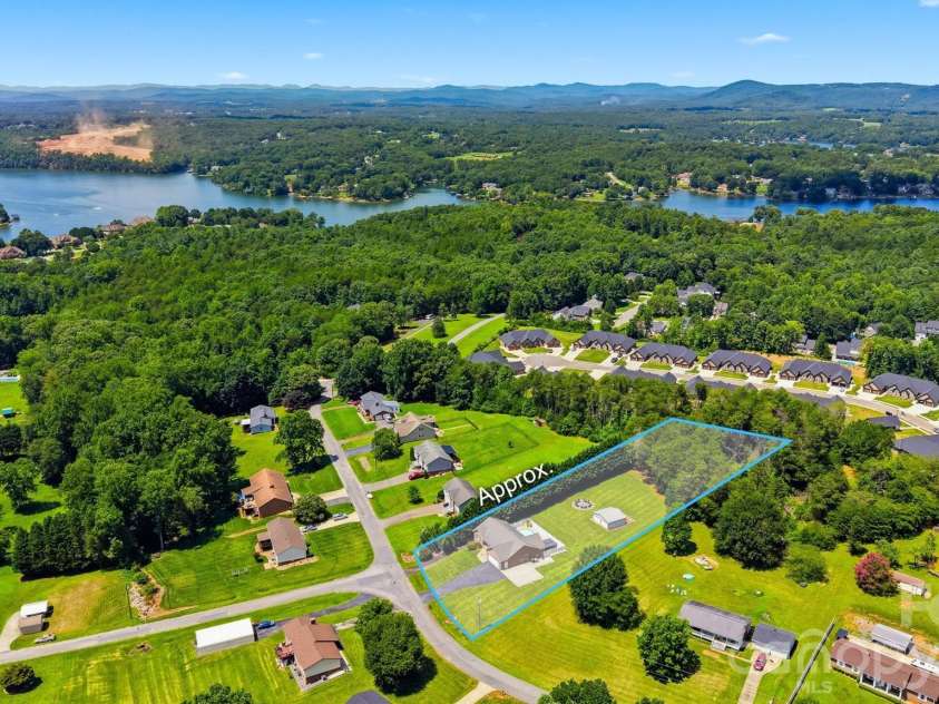 3315 47th Avenue Place, Hickory, NC 28601.  MLS# CAR4409506, YatesRealty ID 42200. 