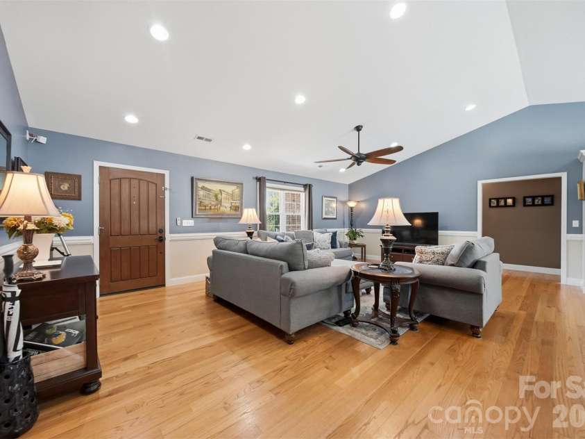 3315 47th Avenue Place, Hickory, NC 28601.  MLS# CAR4409506, YatesRealty ID 42200. 