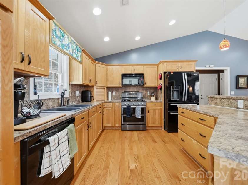 3315 47th Avenue Place, Hickory, NC 28601.  MLS# CAR4409506, YatesRealty ID 42200. 