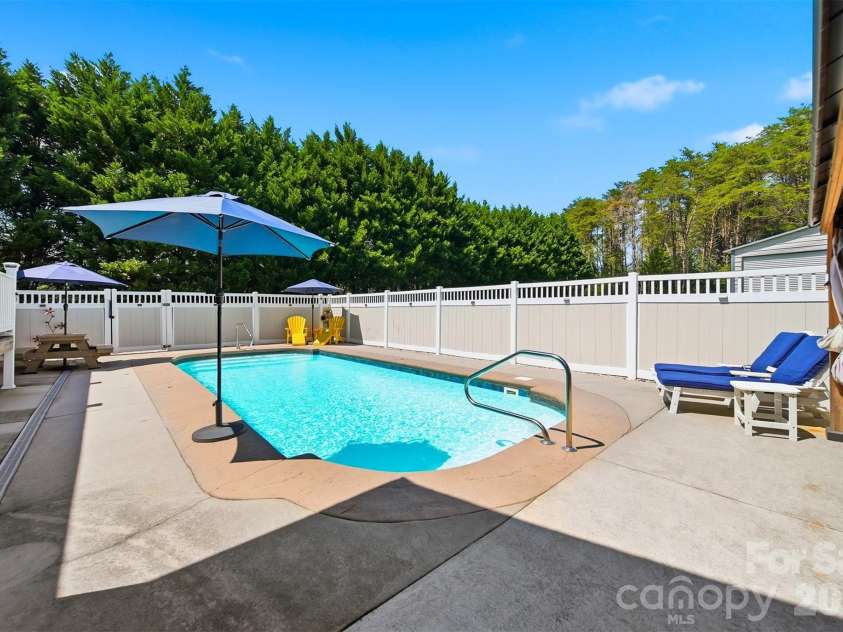 3315 47th Avenue Place, Hickory, NC 28601.  MLS# CAR4409506, YatesRealty ID 42200. 