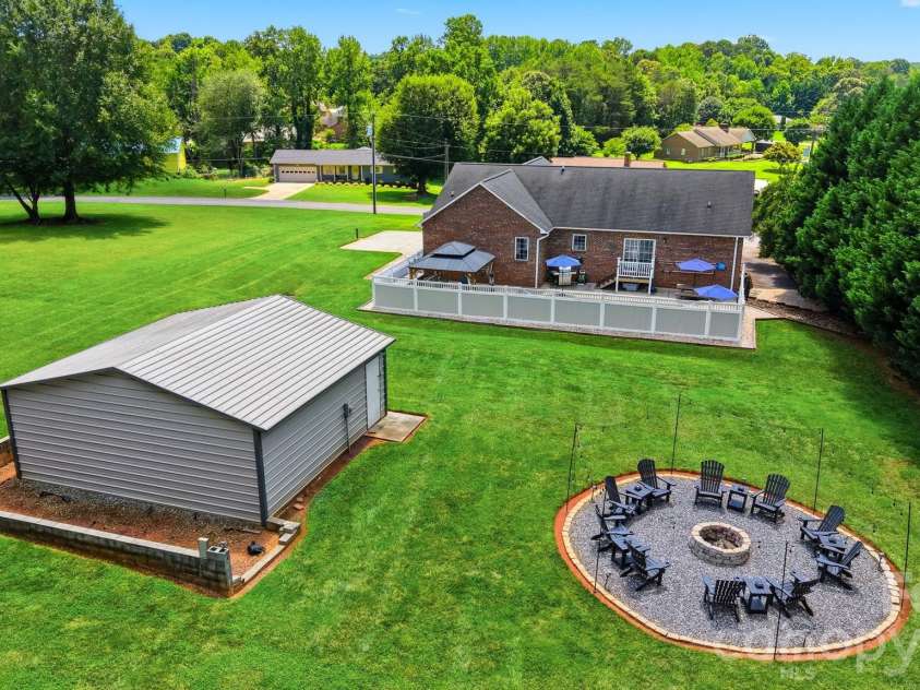 3315 47th Avenue Place, Hickory, NC 28601.  MLS# CAR4409506, YatesRealty ID 42200. 
