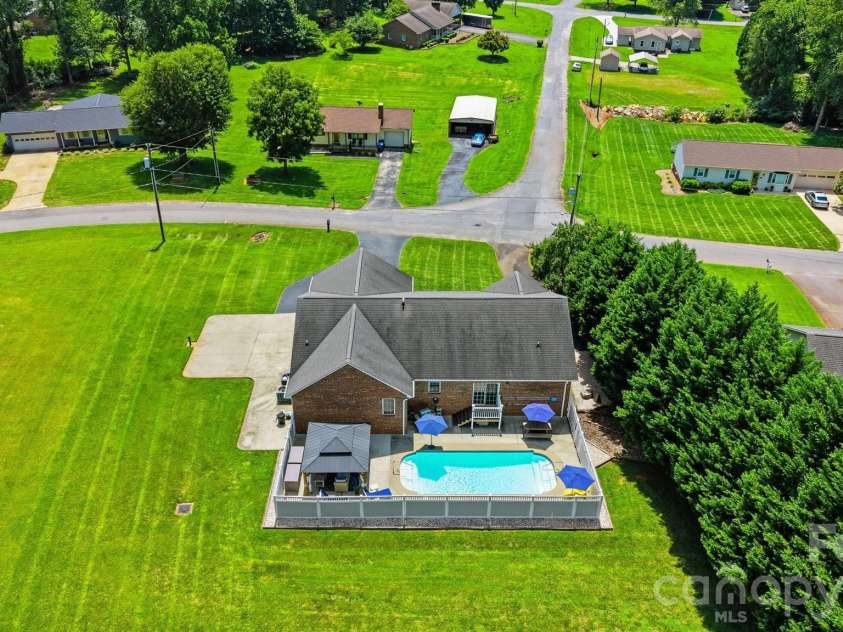 3315 47th Avenue Place, Hickory, NC 28601.  MLS# CAR4409506, YatesRealty ID 42200. 