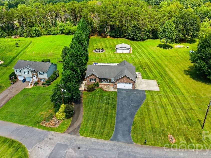 3315 47th Avenue Place, Hickory, NC 28601.  MLS# CAR4409506, YatesRealty ID 42200. 