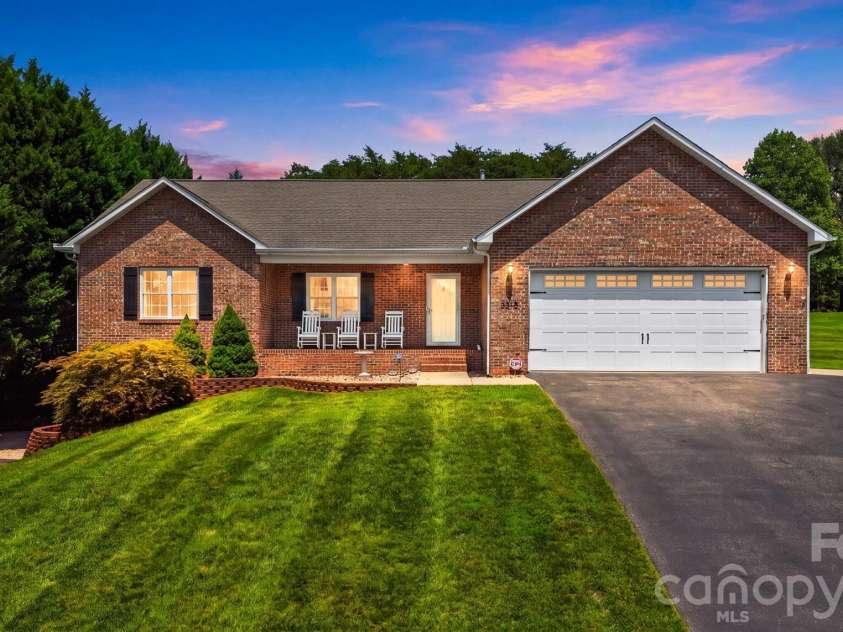 3315 47th Avenue Place, Hickory, NC 28601.  MLS# CAR4409506, YatesRealty ID 42200. 