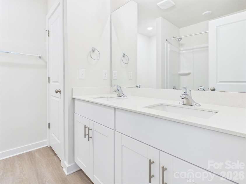 105 Dilling Street, Kings Mountain, NC 28086.  MLS# CAR4411295, YatesRealty ID 42201. Hall Bath