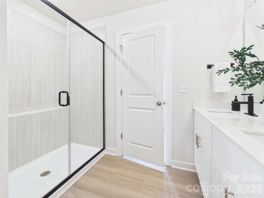 105 Dilling Street, Kings Mountain, NC 28086.  MLS# CAR4411295, YatesRealty ID 42201. Primary Bath