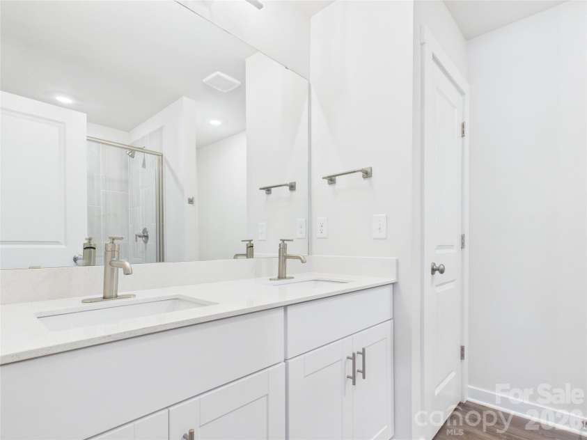 105 Dilling Street, Kings Mountain, NC 28086.  MLS# CAR4429521, YatesRealty ID 42201. Hall bath with dual sinks and linen closet