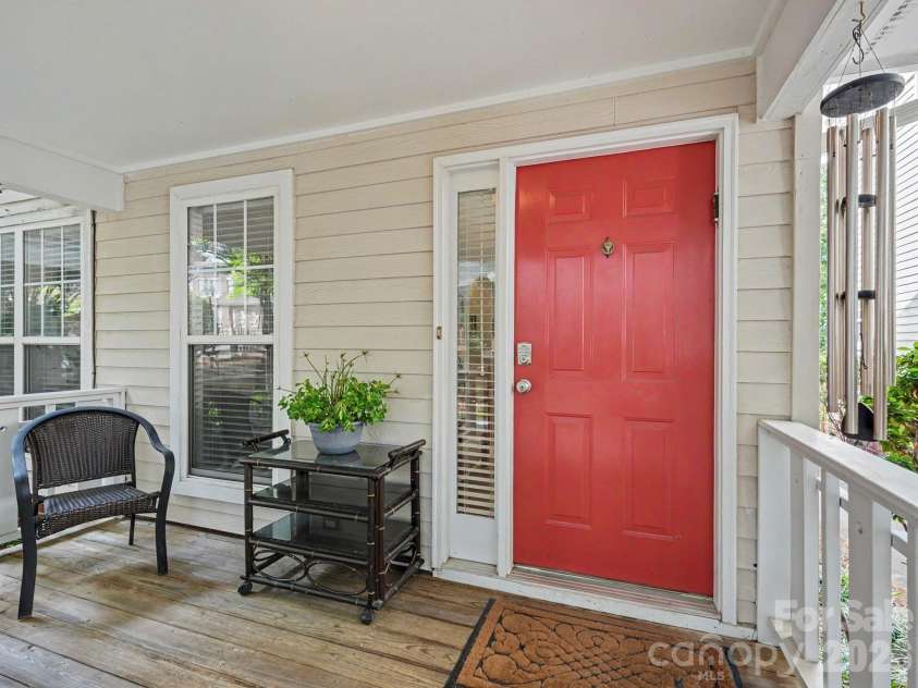 1016 W 1st Street, Charlotte, NC 28202.  MLS# CAR4410978, YatesRealty ID 42203. 