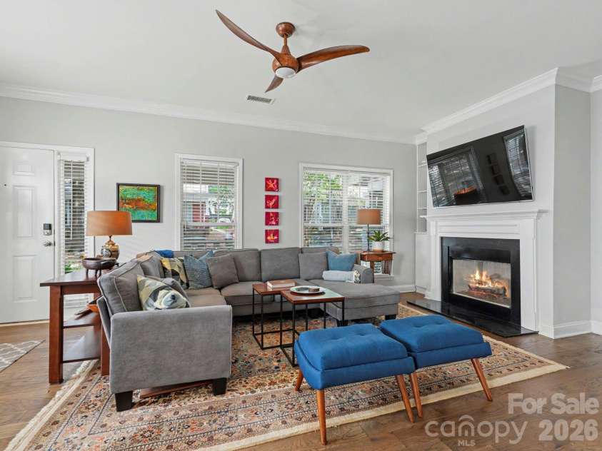 1016 W 1st Street, Charlotte, NC 28202.  MLS# CAR4410978, YatesRealty ID 42203. 
