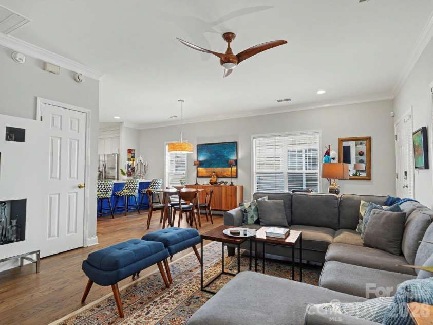 1016 W 1st Street, Charlotte, NC 28202.  MLS# CAR4410978, YatesRealty ID 42203. 
