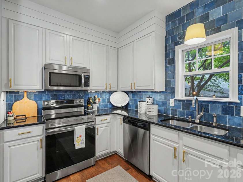 1016 W 1st Street, Charlotte, NC 28202.  MLS# CAR4410978, YatesRealty ID 42203. 