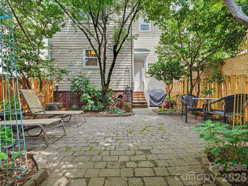 1016 W 1st Street, Charlotte, NC 28202.  MLS# CAR4410978, YatesRealty ID 42203. 