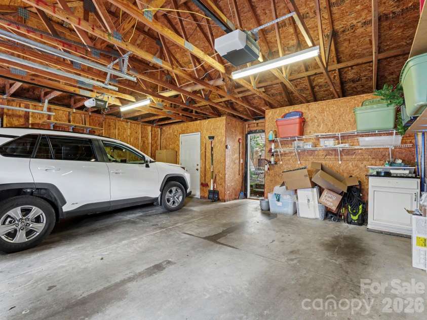 1016 W 1st Street, Charlotte, NC 28202.  MLS# CAR4410978, YatesRealty ID 42203. 
