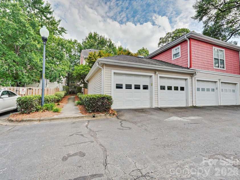 1016 W 1st Street, Charlotte, NC 28202.  MLS# CAR4410978, YatesRealty ID 42203. 