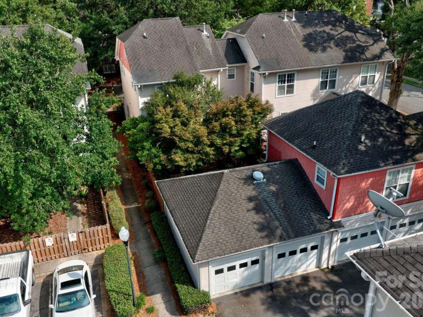 1016 W 1st Street, Charlotte, NC 28202.  MLS# CAR4410978, YatesRealty ID 42203. 