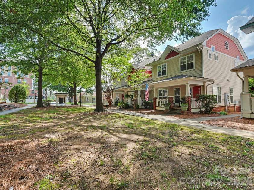 1016 W 1st Street, Charlotte, NC 28202.  MLS# CAR4410978, YatesRealty ID 42203. 