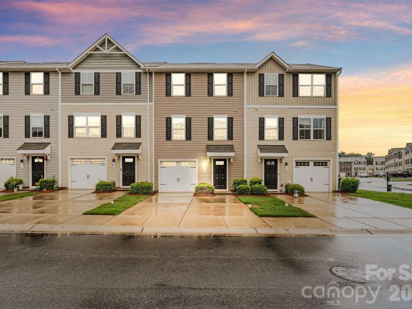 907 Taybyn Road, Fort Mill, SC 29715.  MLS# CAR4403213, YatesRealty ID 42205. 