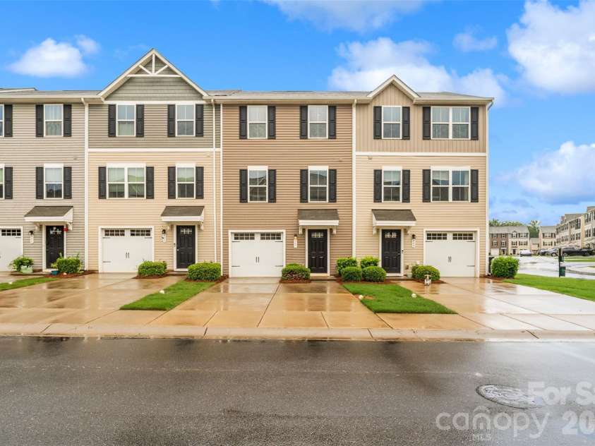907 Taybyn Road, Fort Mill, SC 29715.  MLS# CAR4403213, YatesRealty ID 42205. 
