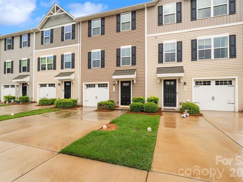 907 Taybyn Road, Fort Mill, SC 29715.  MLS# CAR4403213, YatesRealty ID 42205. 