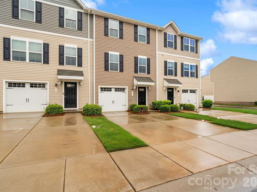 907 Taybyn Road, Fort Mill, SC 29715.  MLS# CAR4403213, YatesRealty ID 42205. 